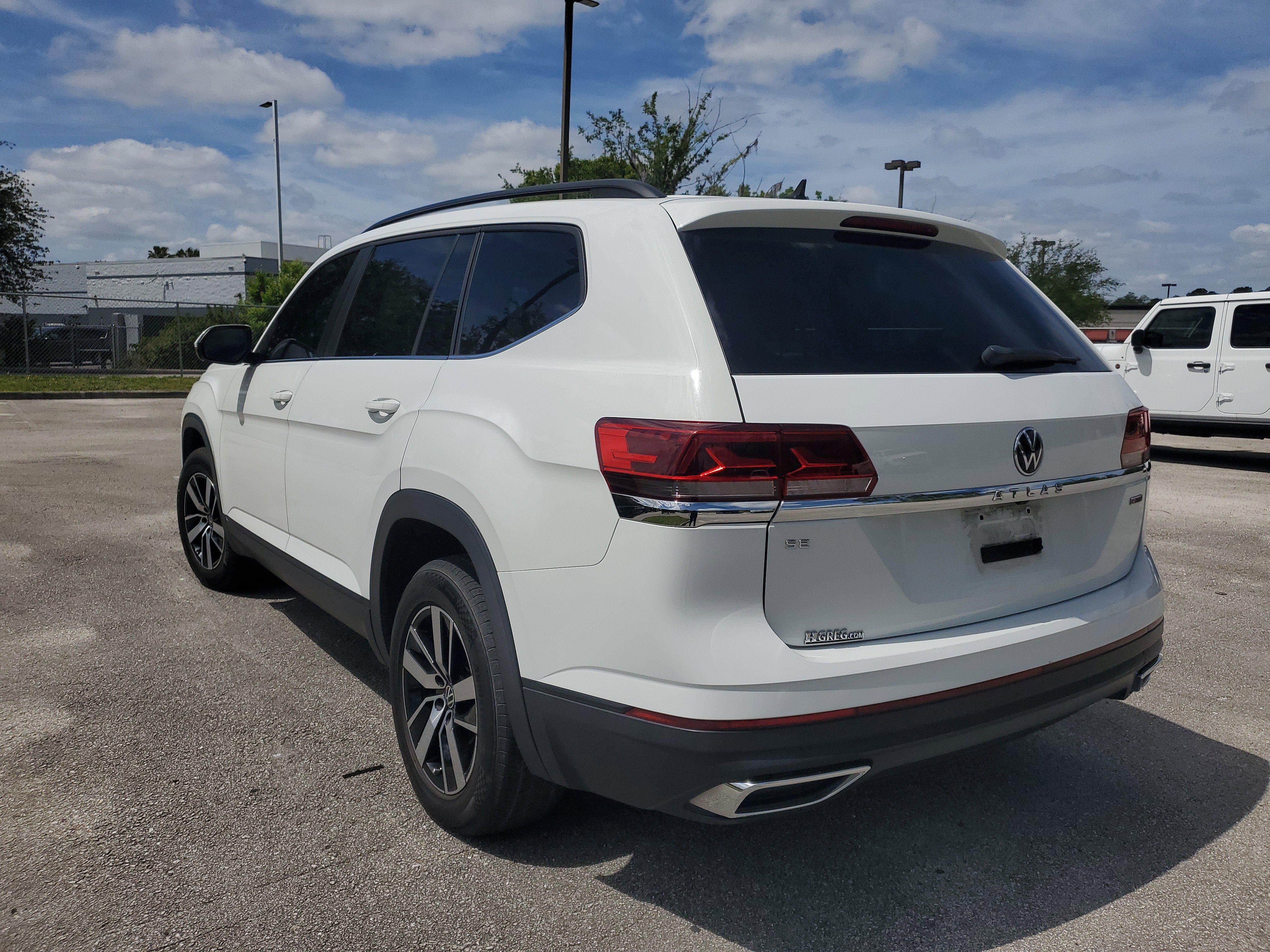 Used 2021 Volkswagen Atlas SE image 3