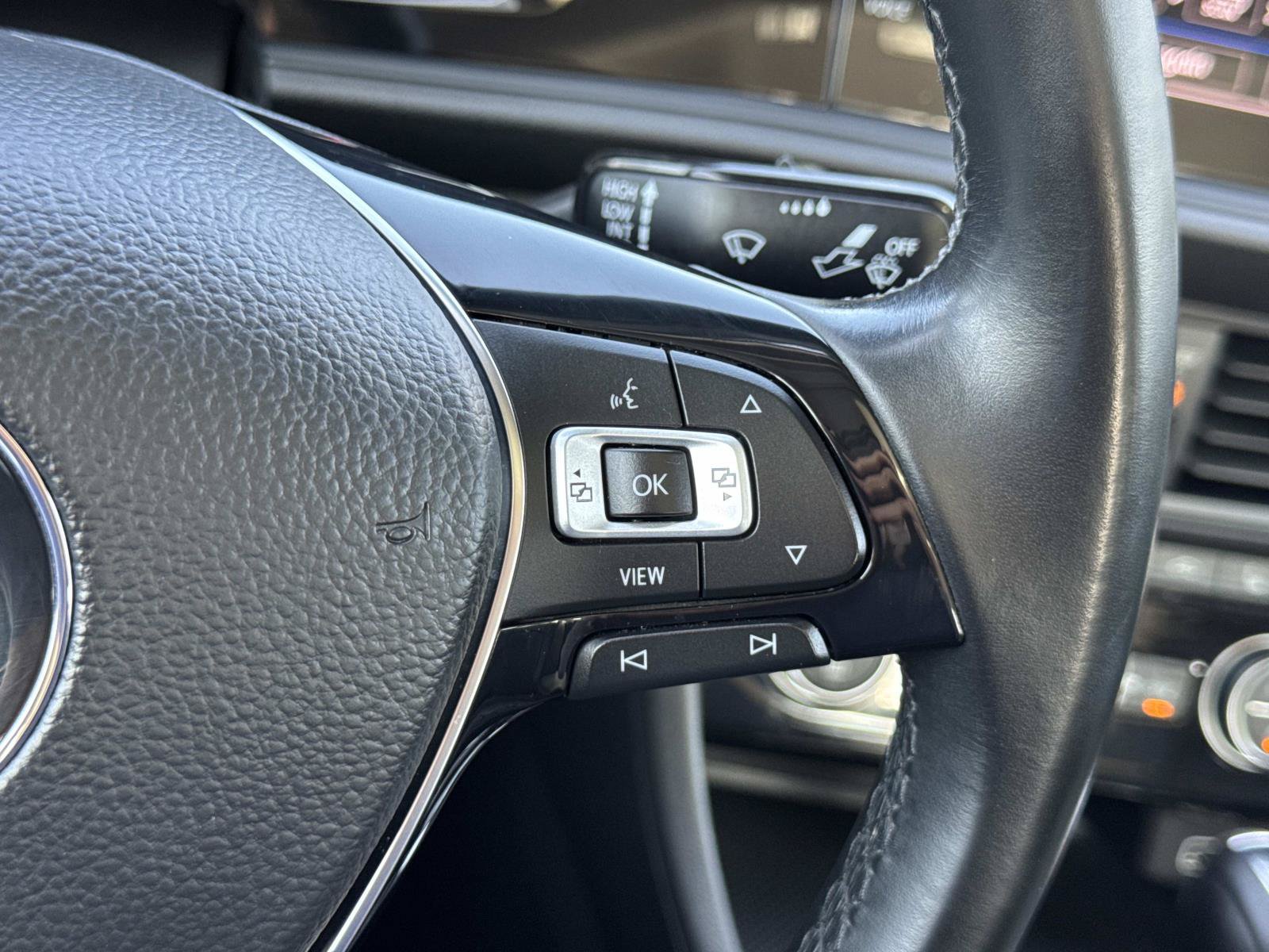 Used 2019 Volkswagen Jetta SEL w/ Cold Weather Package FWD image 12