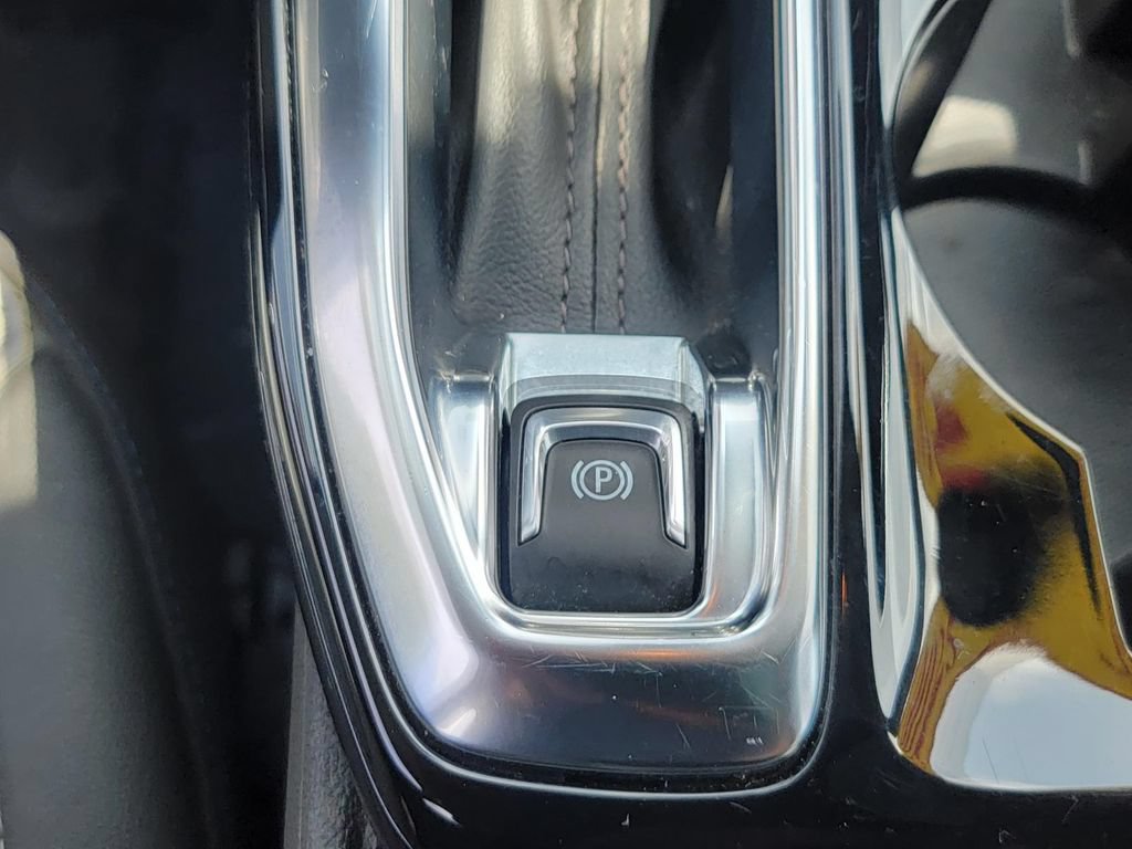 Used 2025 Chevrolet Trax LT FWD image 32