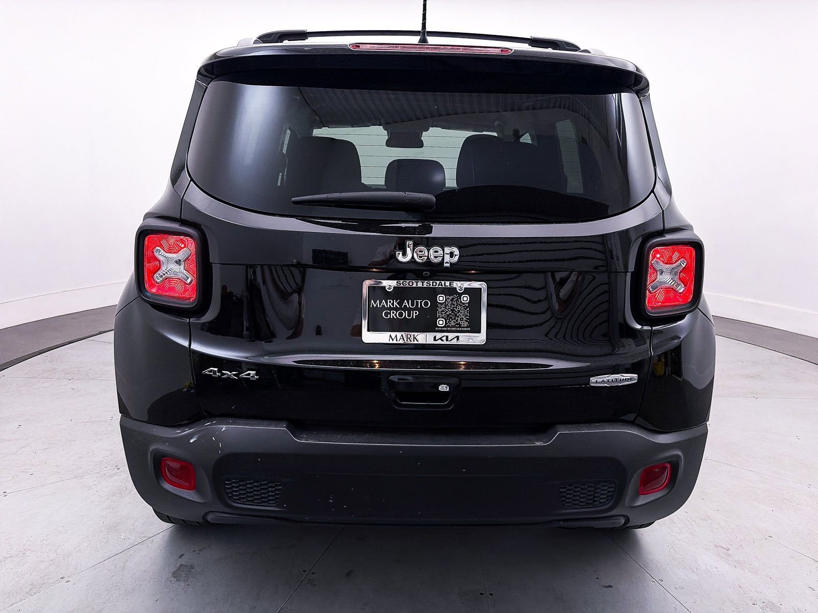 Used 2019 Jeep Renegade Latitude w/ Cold Weather Group image 9