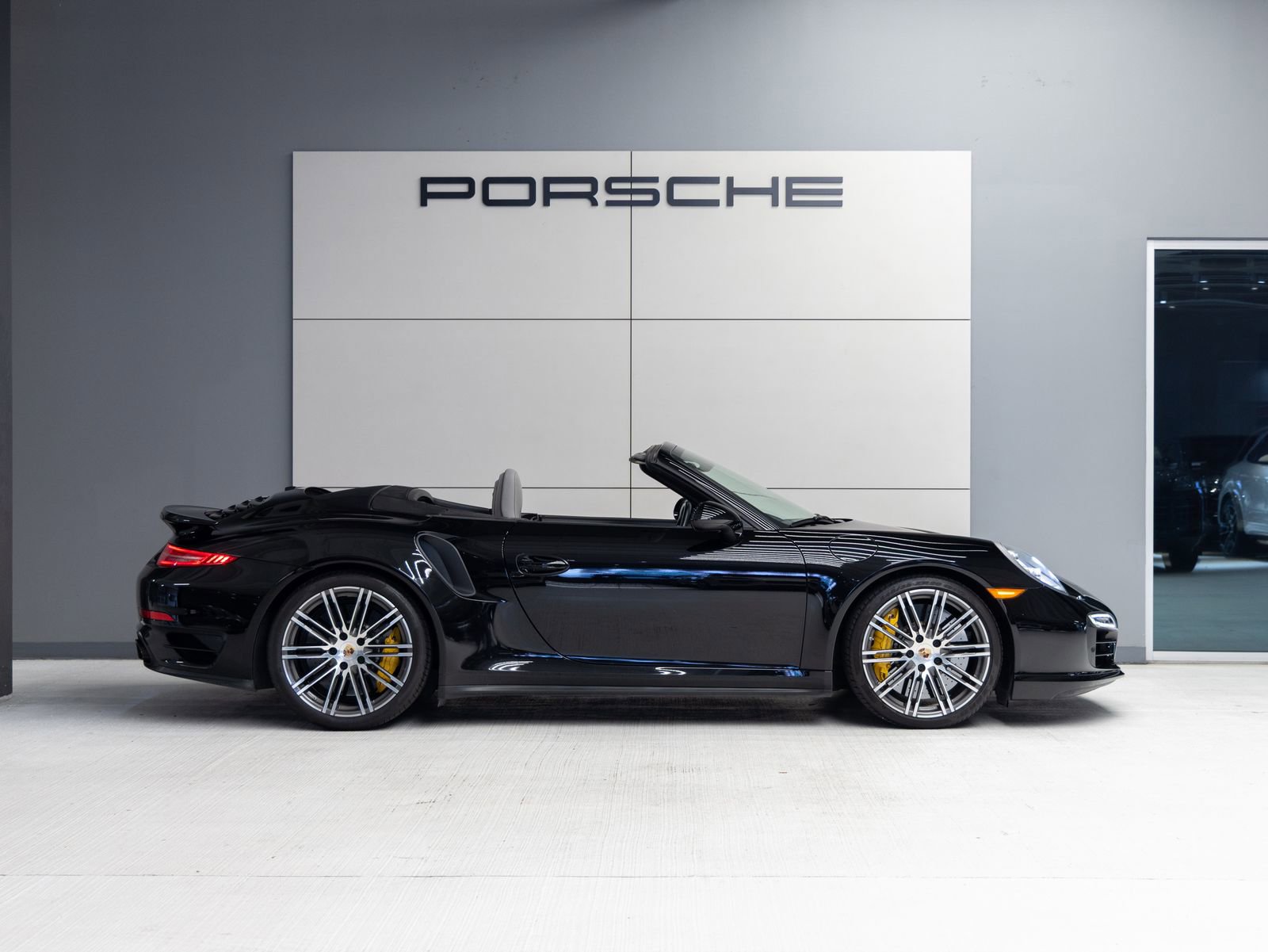 Certified 2014 Porsche 911 Turbo S image 10