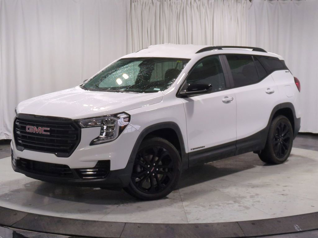 Used 2022 GMC Terrain SLE w/ Driver Convenience Package image 1