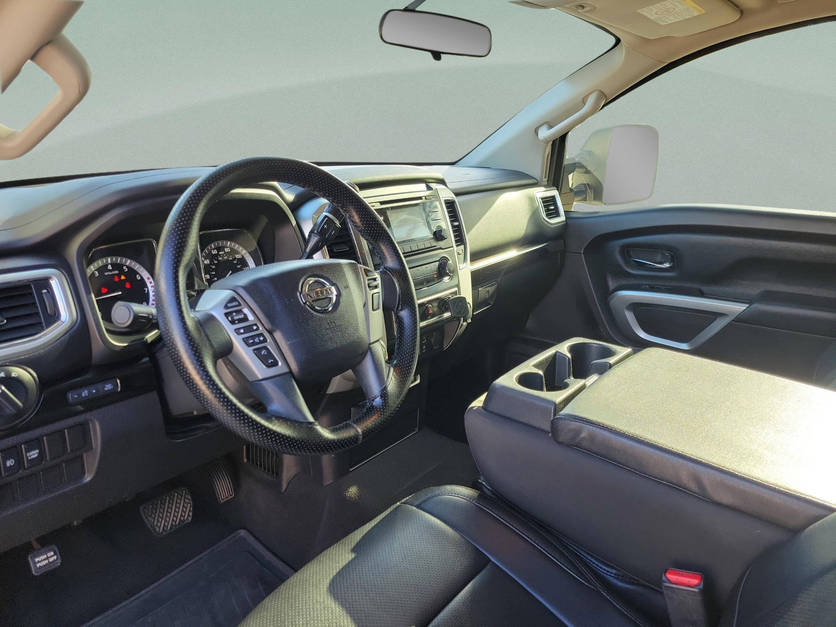 Used 2017 Nissan Titan SV image 24
