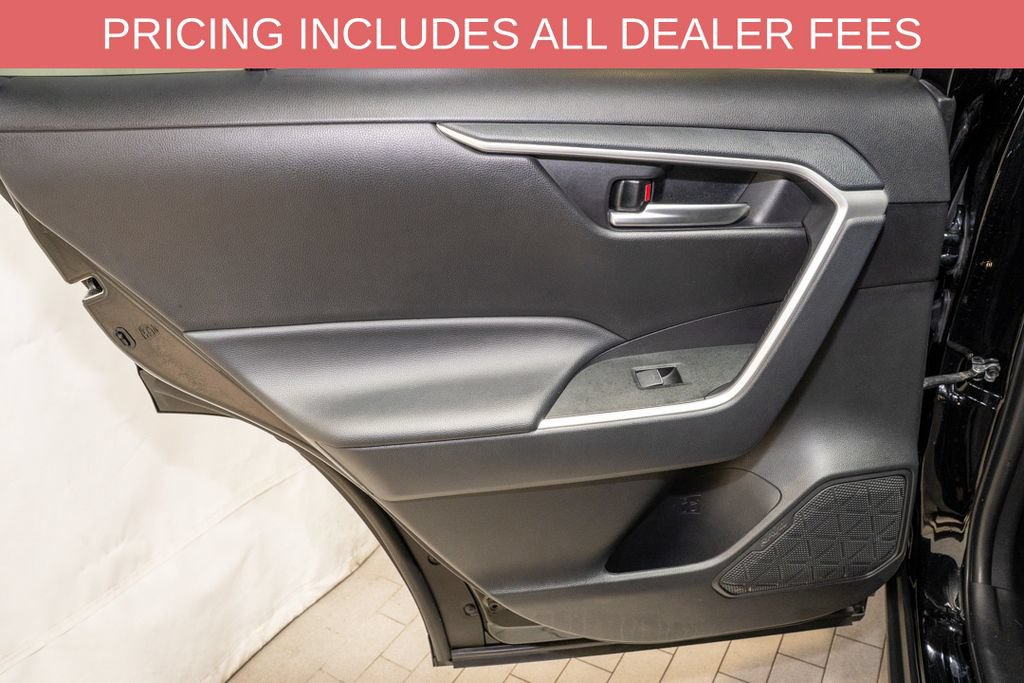 Used 2025 Toyota RAV4 XLE AWD/4WD image 9