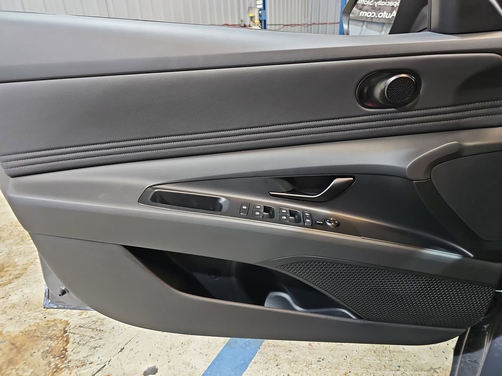 New 2025 Hyundai Elantra Sport image 25