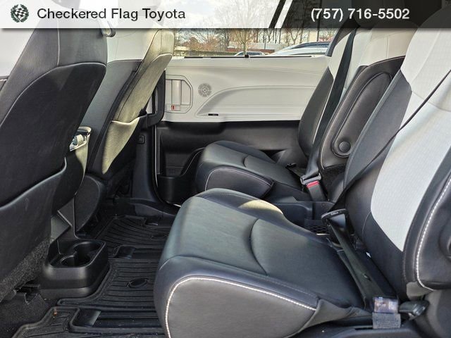 Used 2025 Toyota Sienna XSE w/ XSE Plus Package image 20