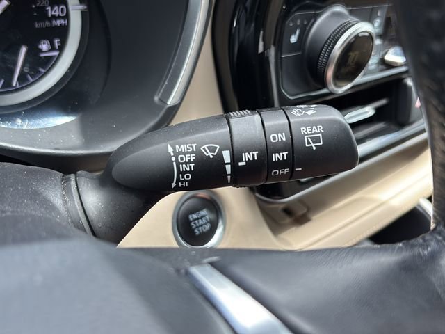 Used 2020 Toyota Highlander XLE FWD image 23