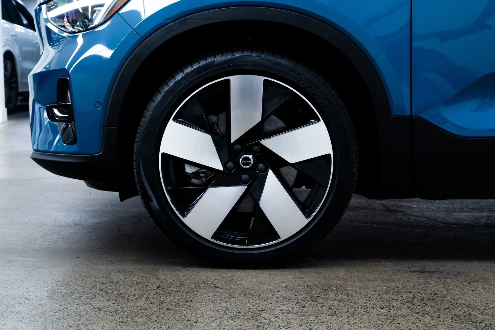 Used 2023 Volvo C40 P8 Recharge Ultimate image 6