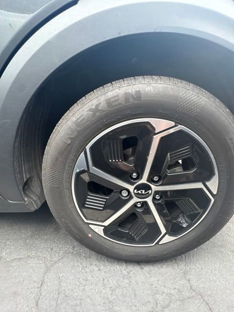 Used 2023 Kia Niro LX FWD image 6