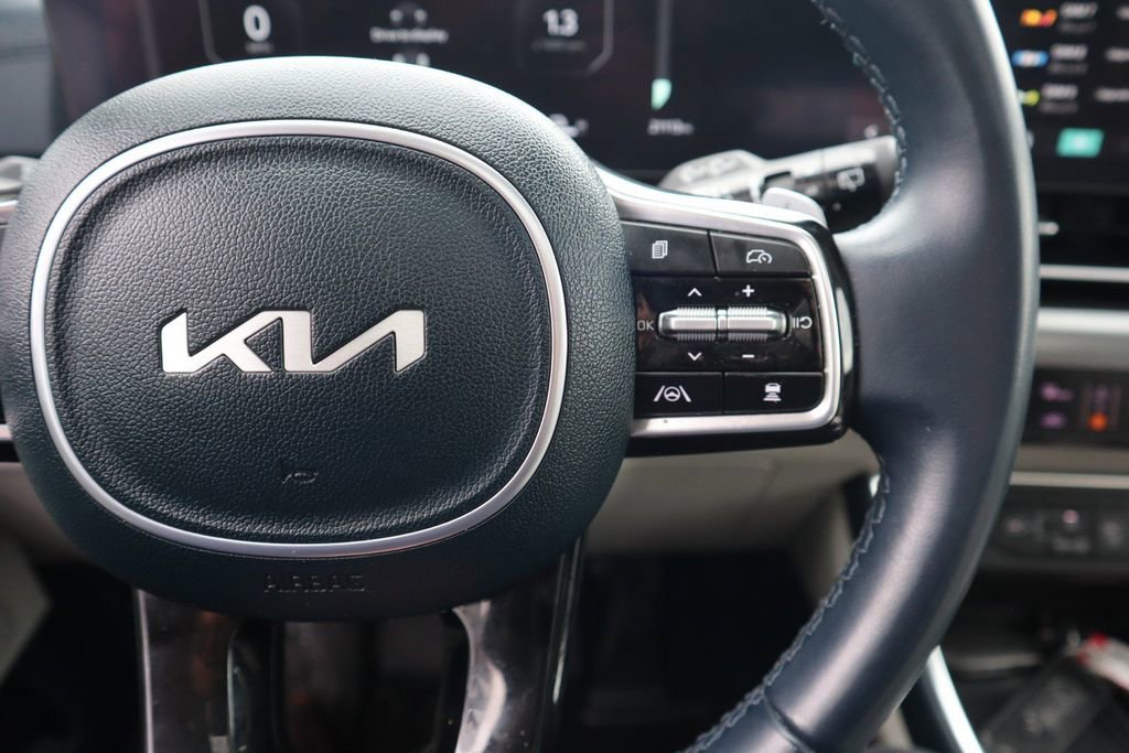 Used 2025 Kia Carnival SX FWD image 20