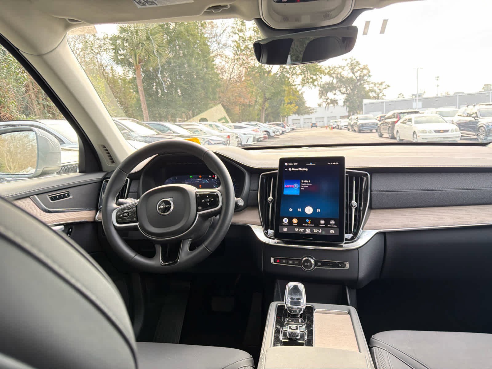 Certified 2025 Volvo XC90 B6 Plus image 56