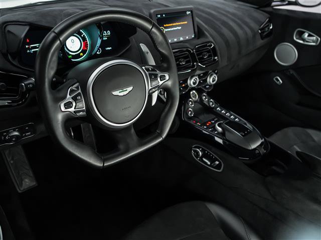 Used 2021 Aston Martin V8 Vantage Coupe RWD image 3