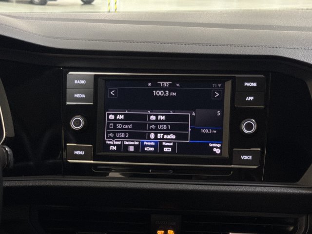 Certified 2024 Volkswagen Jetta SE FWD image 31