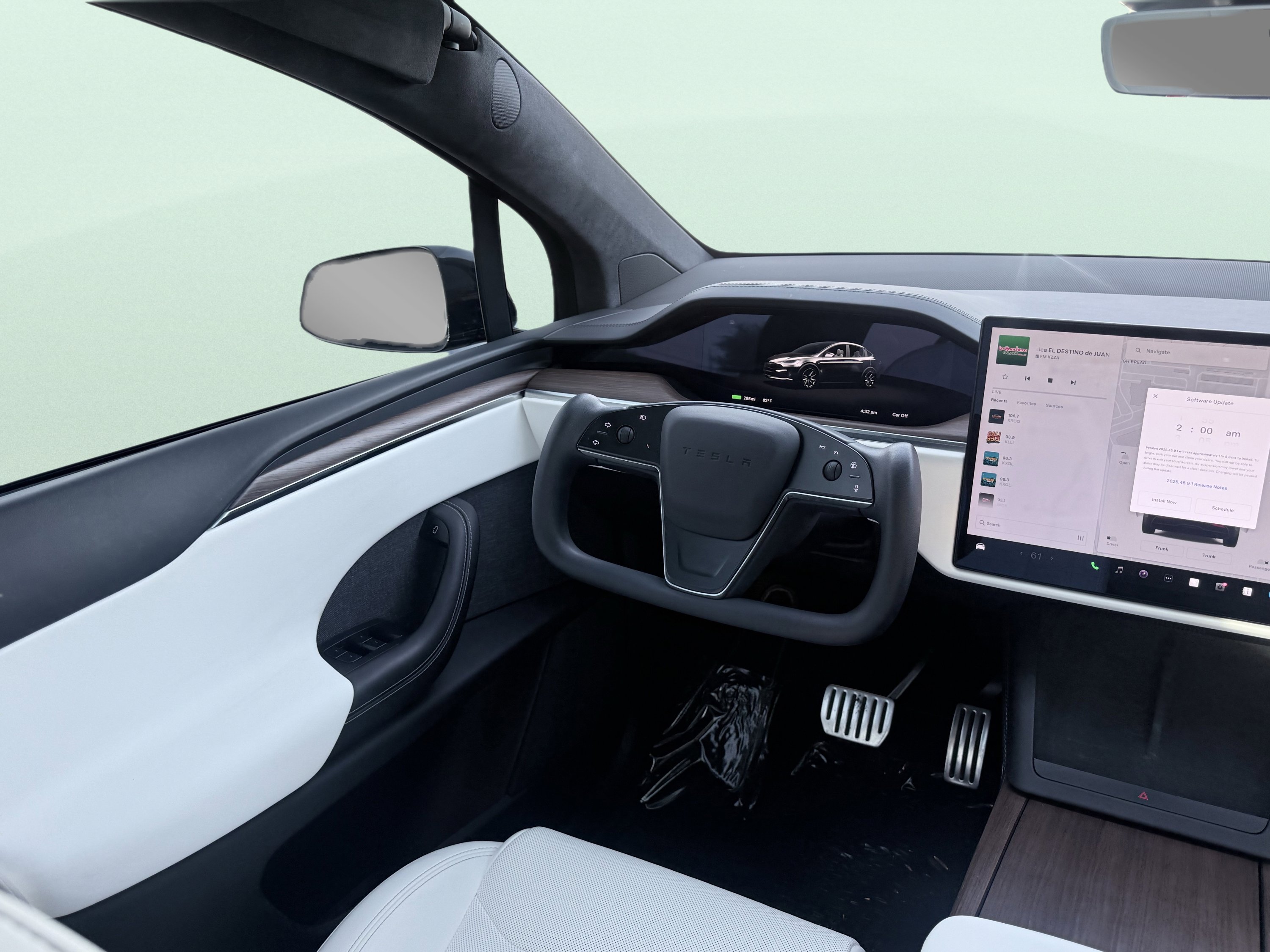 Used 2023 Tesla Model X image 48