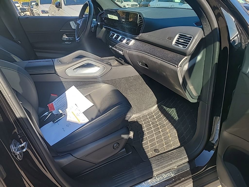 Used 2025 Mercedes-Benz GLS 450 4MATIC image 14