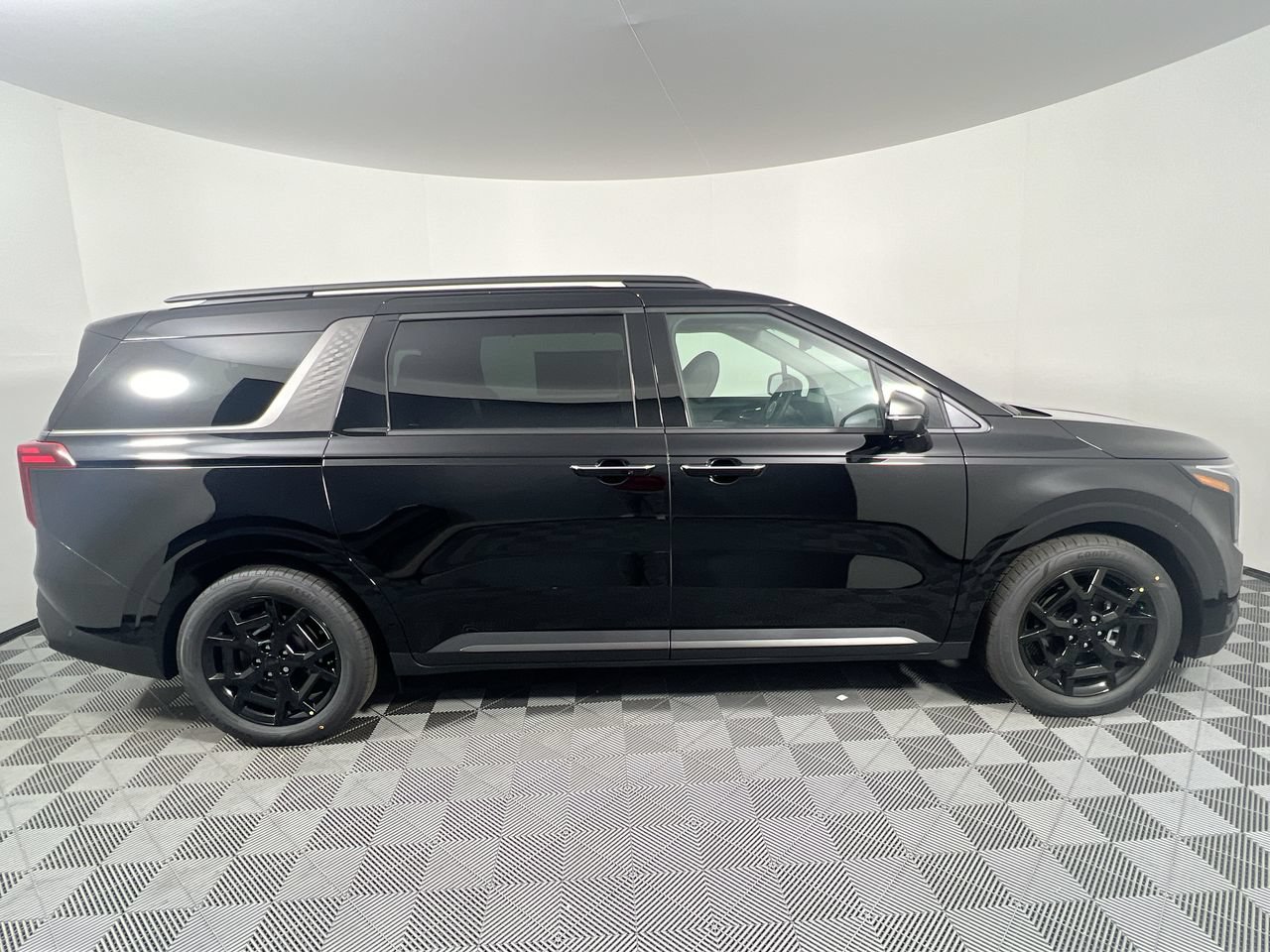 Certified 2026 Kia Carnival SX Prestige FWD image 2