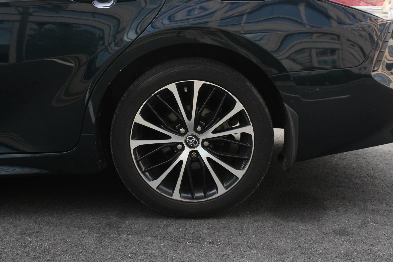 Used 2019 Toyota Camry SE FWD image 10