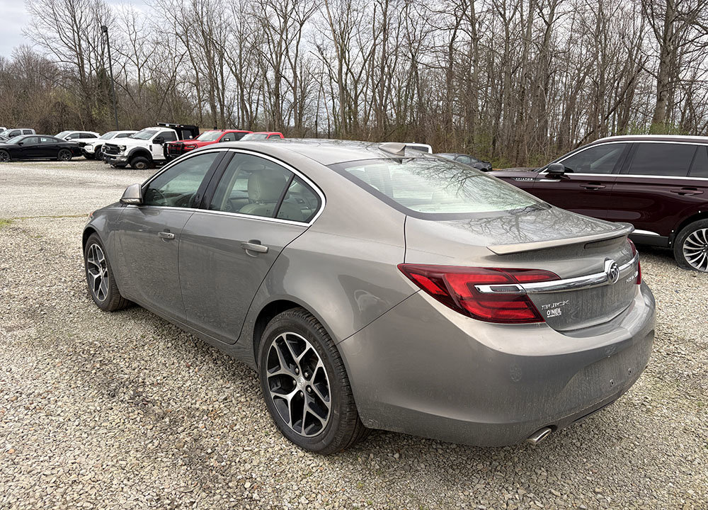 Used 2017 Buick Regal Sport Touring FWD image 3