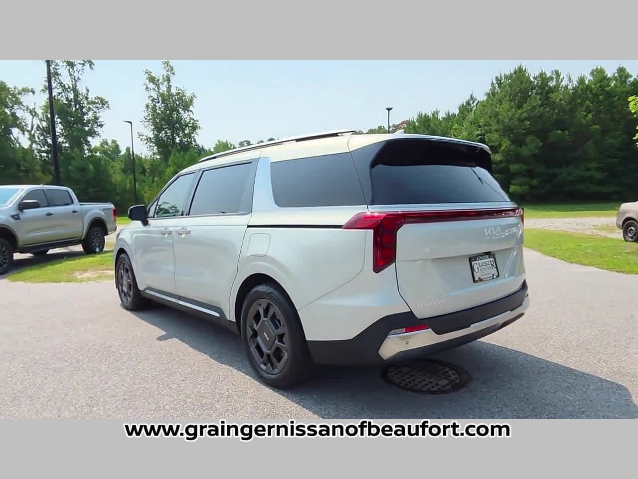 Used 2025 Kia Carnival SX FWD image 29