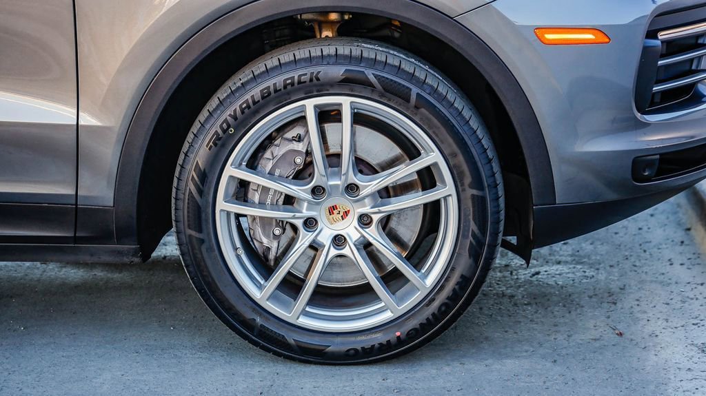 Used 2023 Porsche Cayenne Platinum Edition image 11