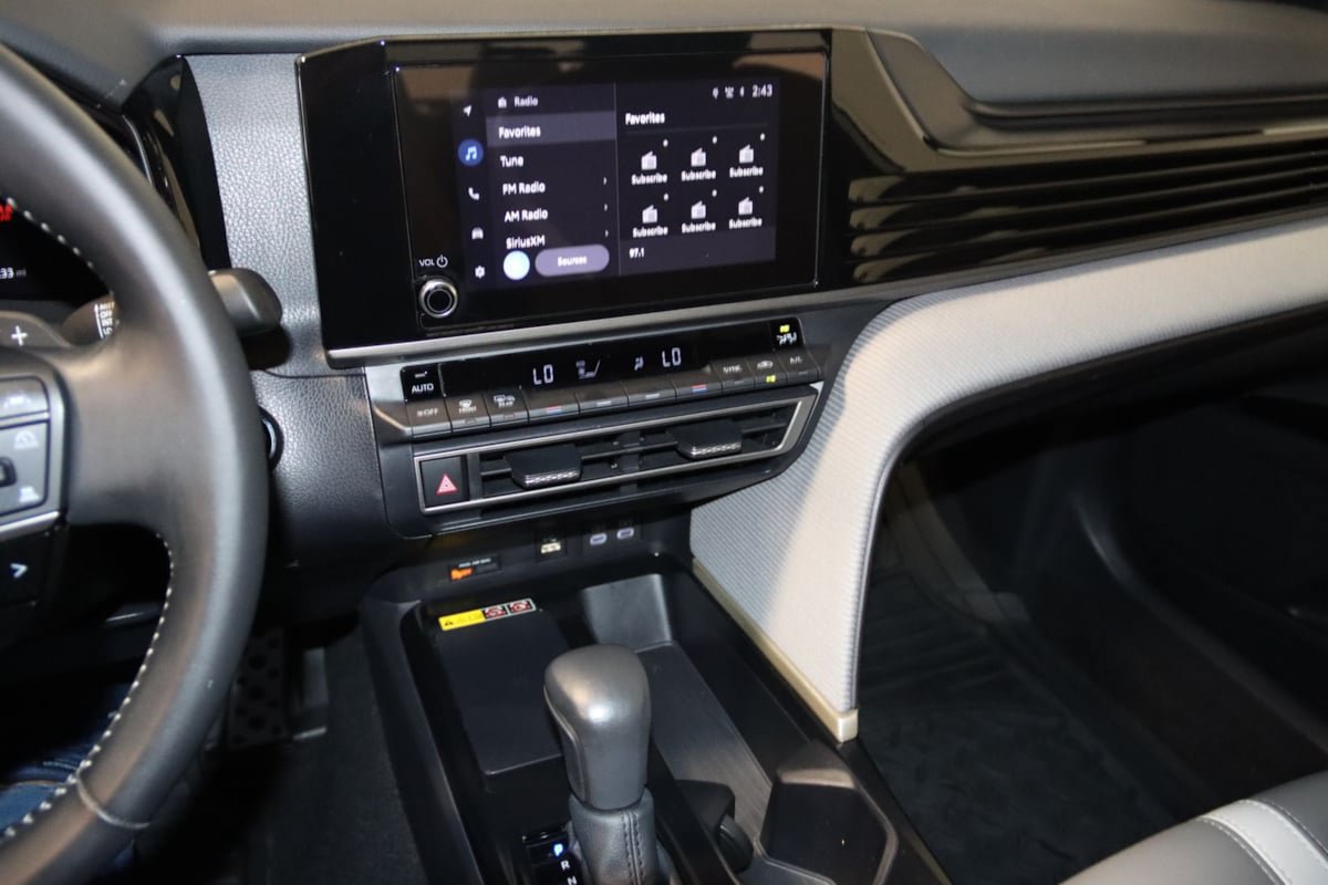 Used 2026 Toyota Camry SE FWD image 40
