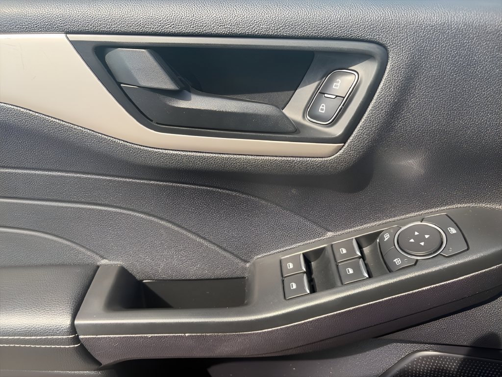 Used 2022 Ford Escape SE w/ Cold Weather Package FWD image 16