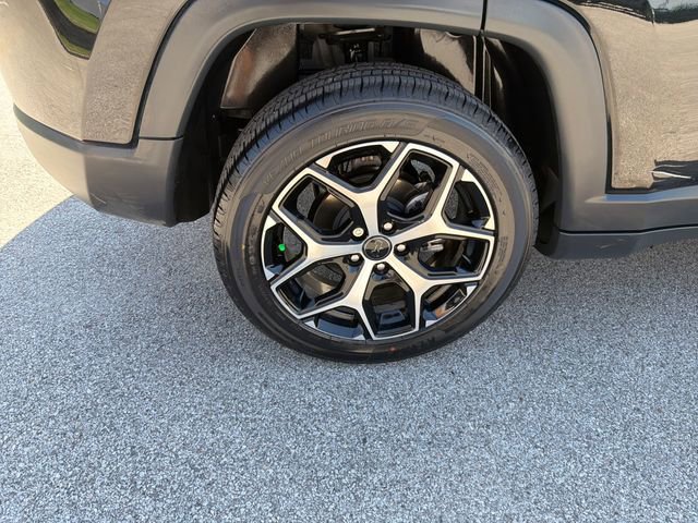 Used 2025 Jeep Compass Limited image 39