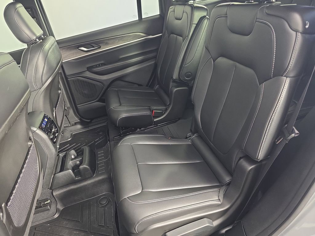Used 2025 Jeep Grand Cherokee L Limited RWD image 30