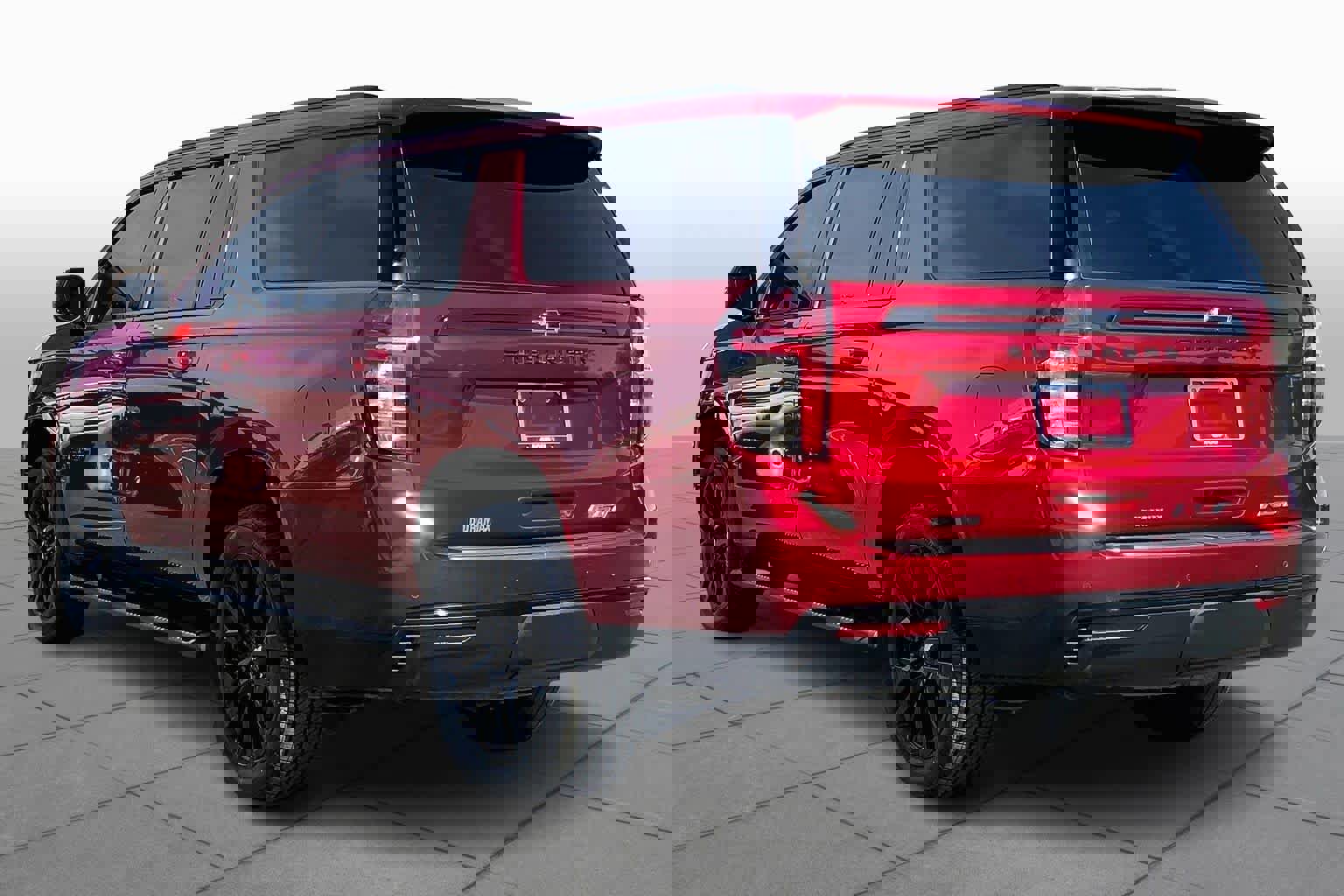 Used 2023 Chevrolet Suburban RST w/ Luxury Package image 12