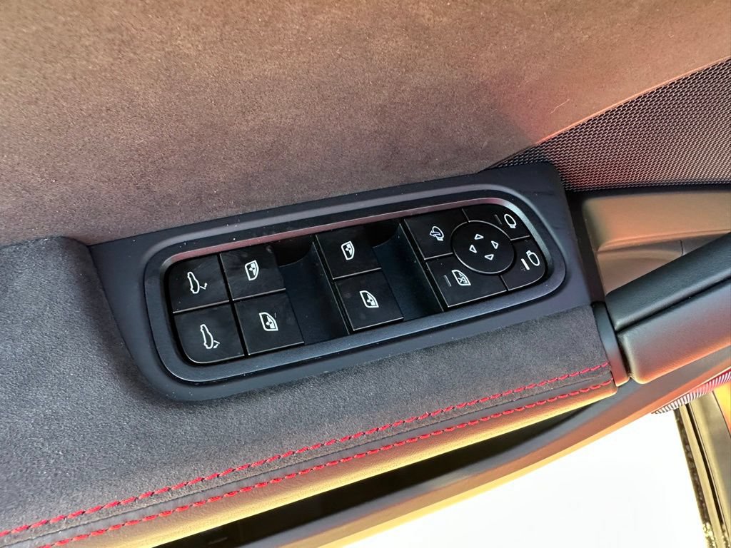 Used 2026 Porsche Cayenne GTS AWD/4WD image 20