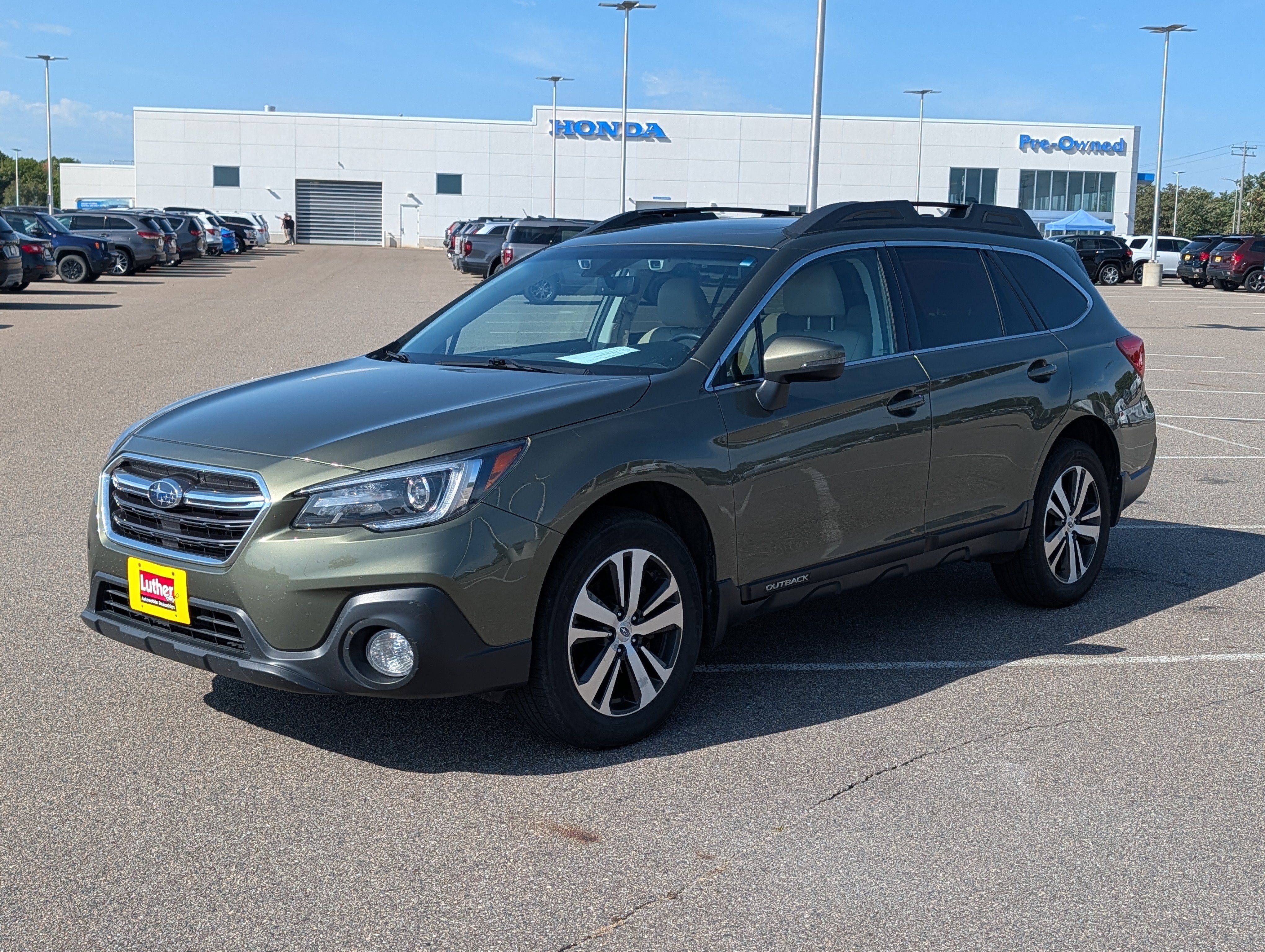 Used 2019 Subaru Outback 2.5i Limited AWD/4WD image 2
