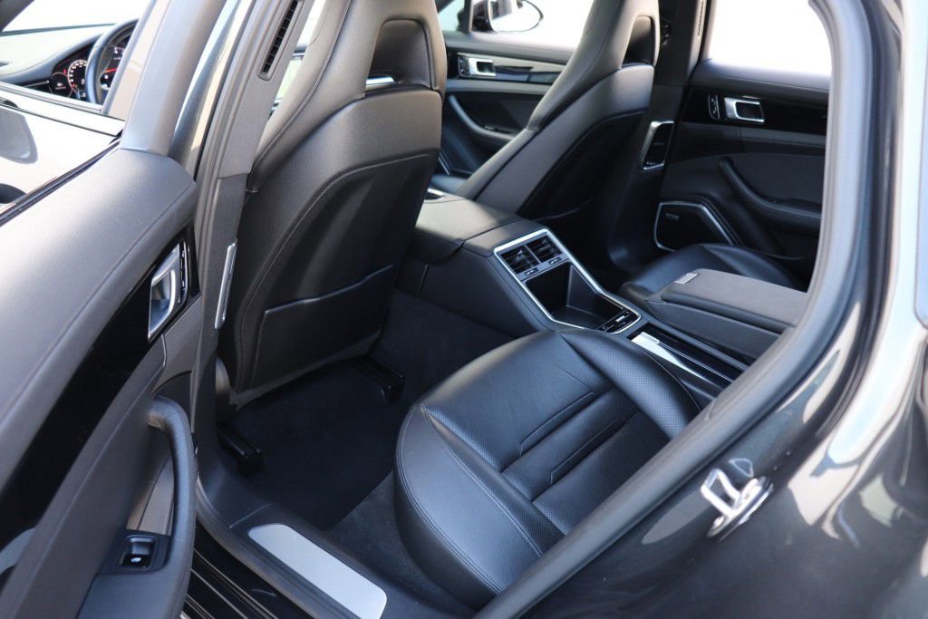 Used 2018 Porsche Panamera 4S w/ Premium Package Plus AWD/4WD image 19