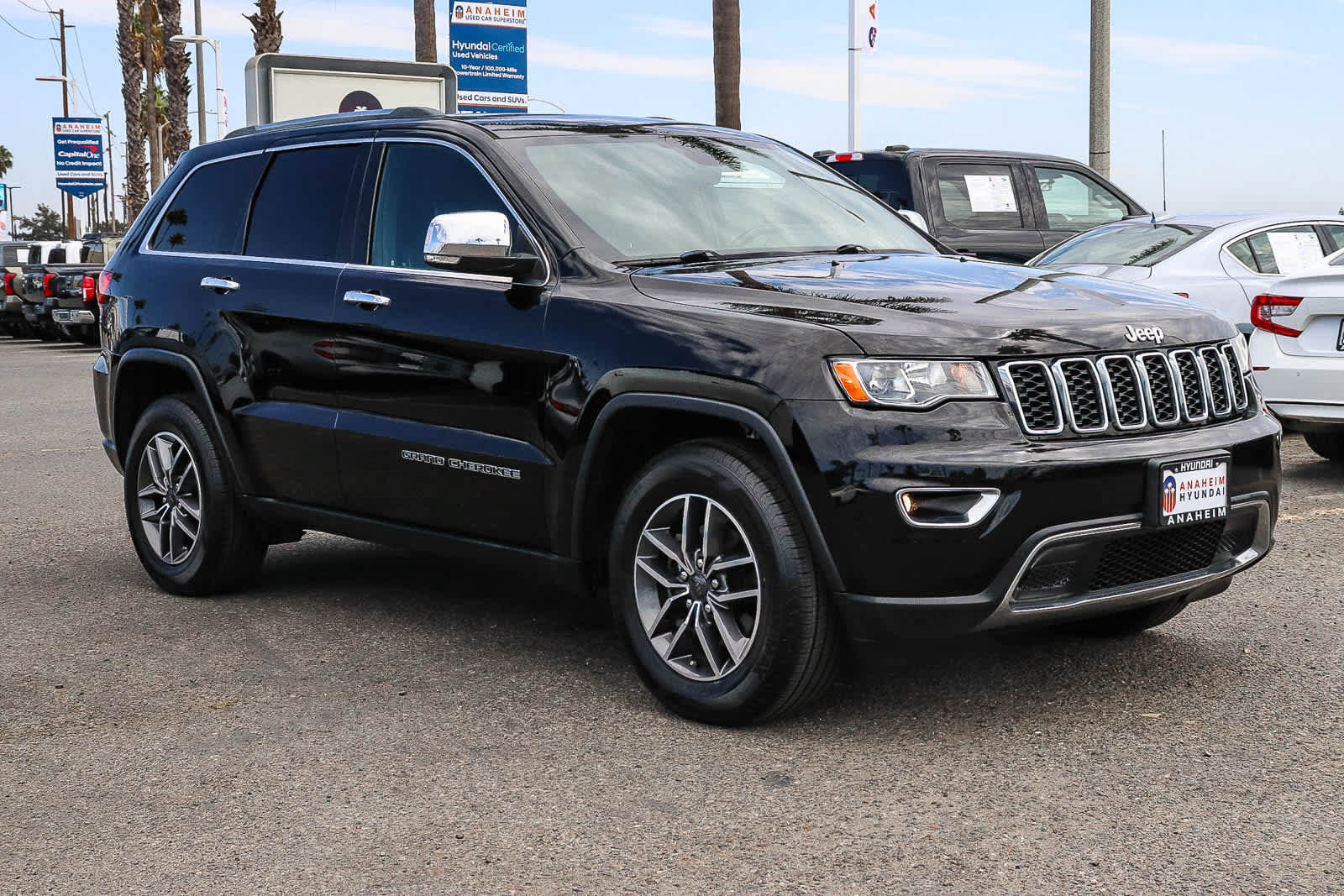 Used 2019 Jeep Grand Cherokee Limited RWD image 3