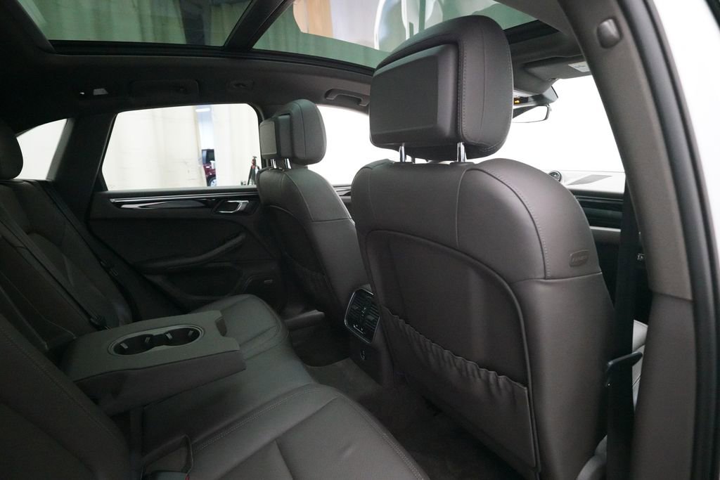 Certified 2023 Porsche Macan image 29