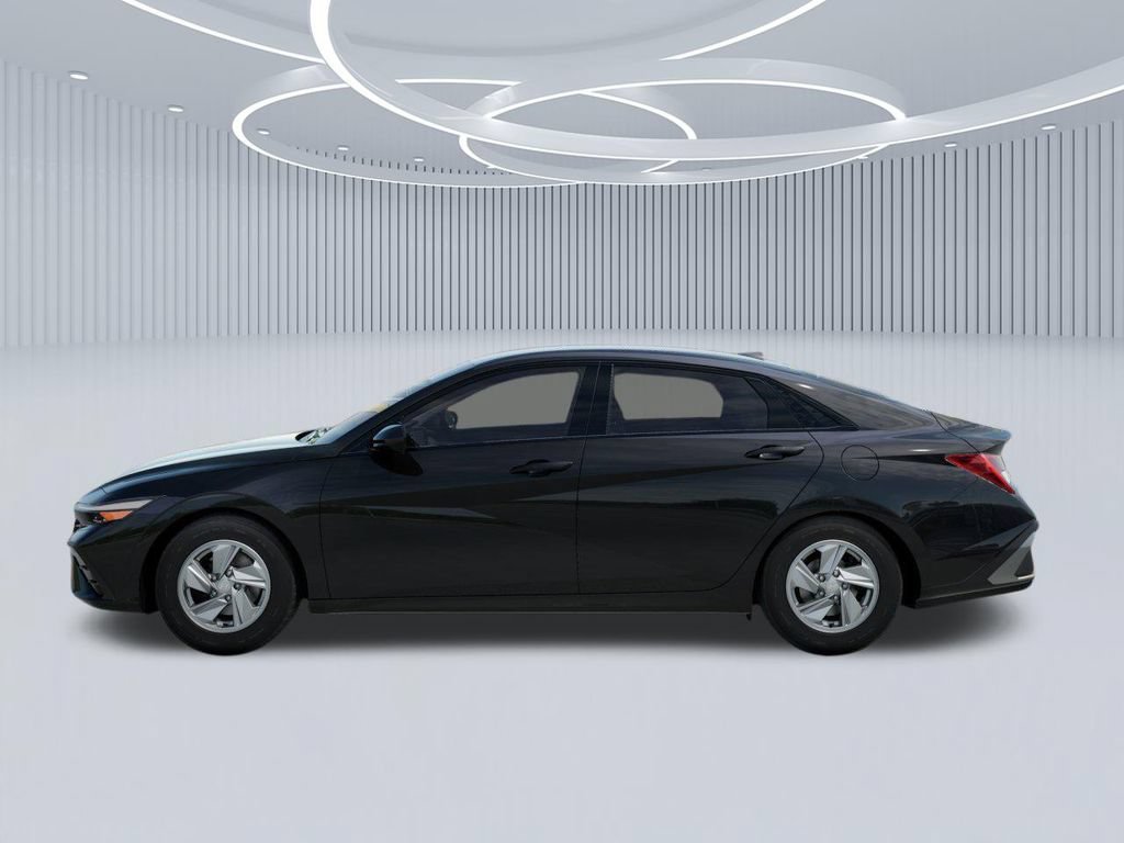 New 2026 Hyundai Elantra SE FWD image 3