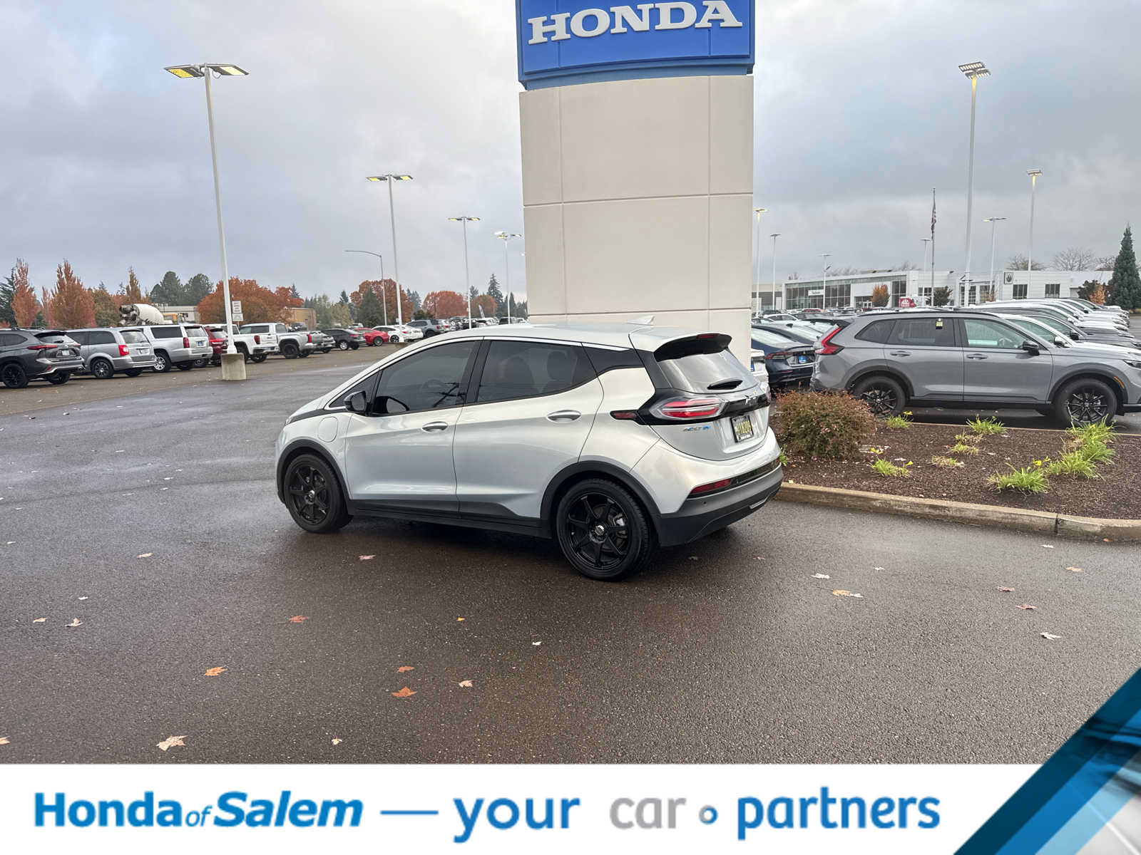Used 2022 Chevrolet Bolt LT w/ Driver Confidence Package FWD image 4