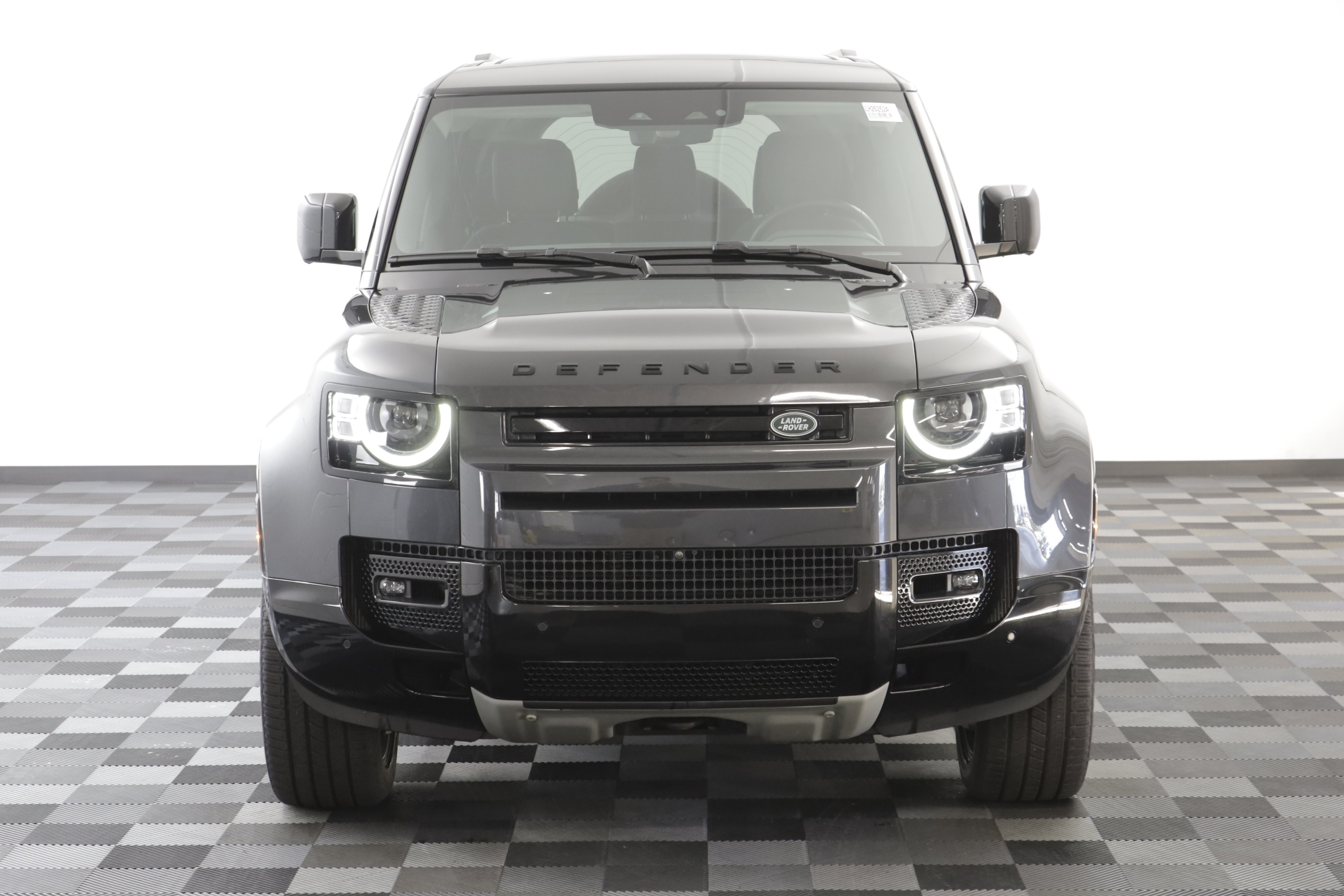 Used 2024 Land Rover Defender 130 X-Dynamic SE AWD/4WD image 24