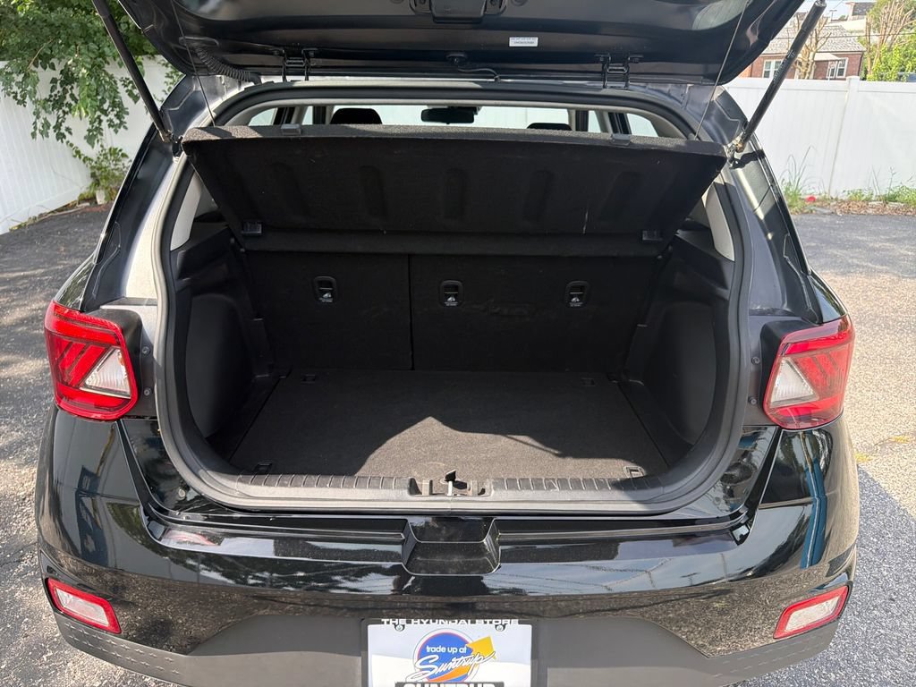 Used 2025 Hyundai Venue SEL FWD image 27