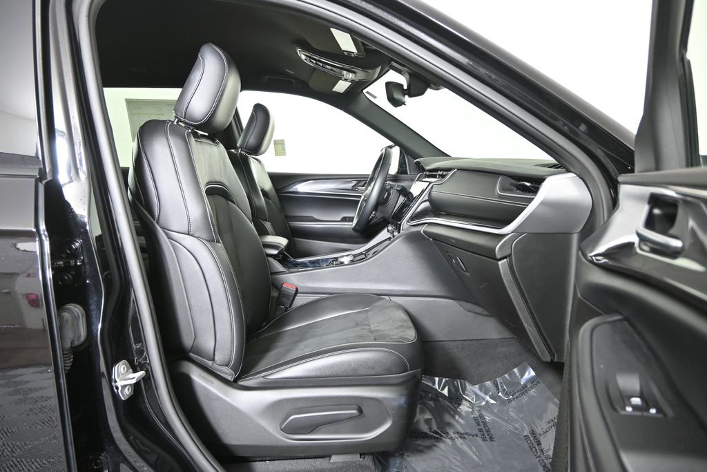 Used 2022 Jeep Grand Cherokee L Laredo image 13