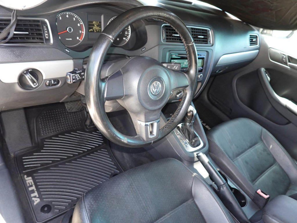 Used 2013 Volkswagen Jetta SE FWD image 16