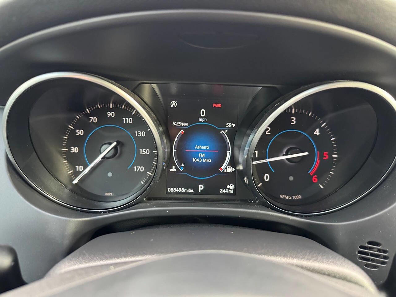 Used 2018 Jaguar F-PACE Premium image 20