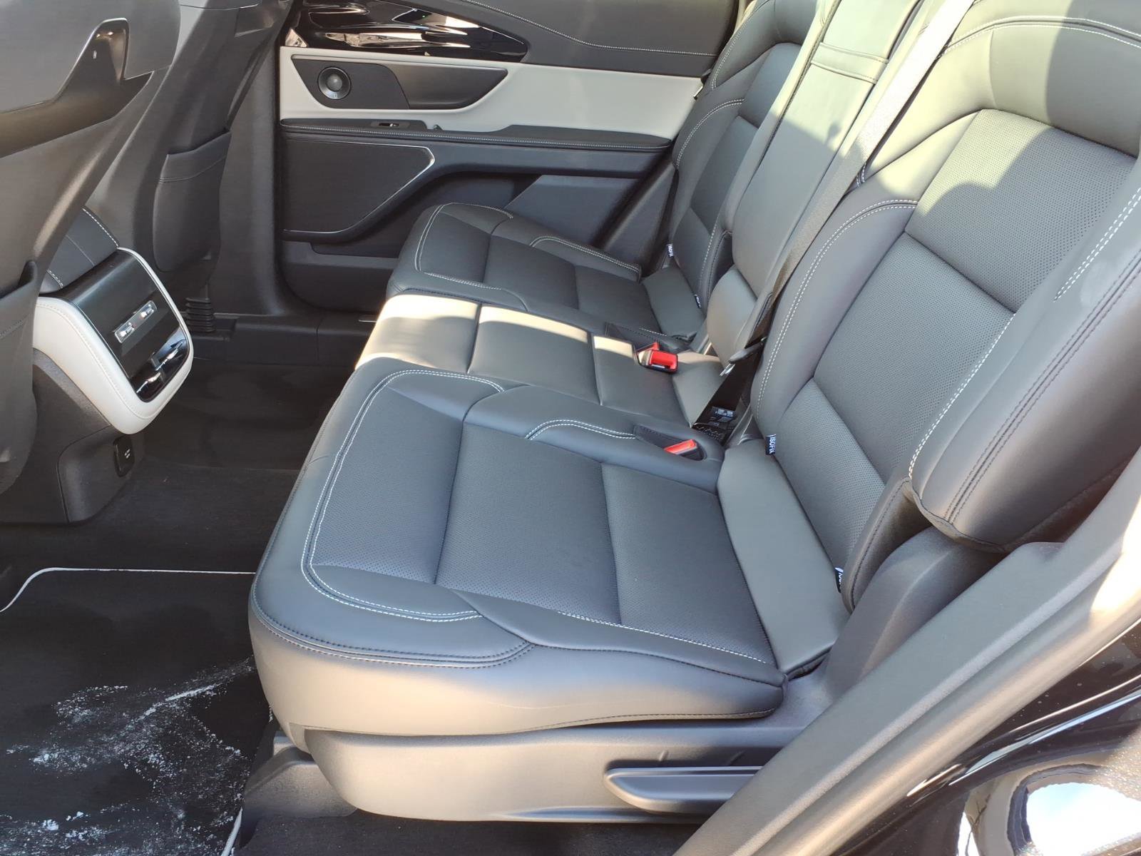 Used 2025 Lincoln Nautilus Premier w/ Equipment Group 102A image 12