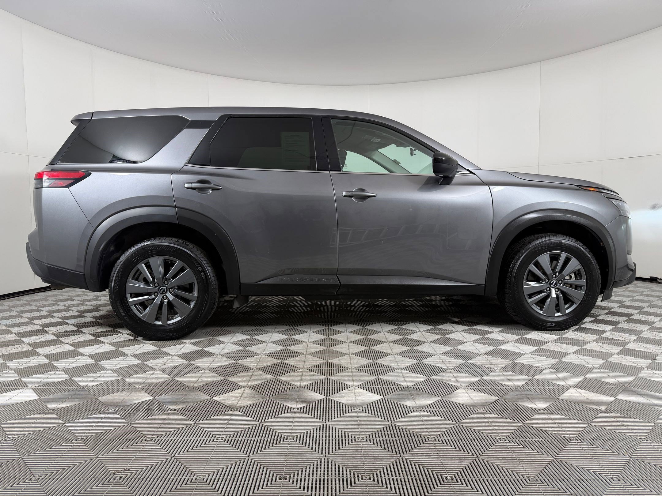 Used 2024 Nissan Pathfinder S AWD/4WD image 7