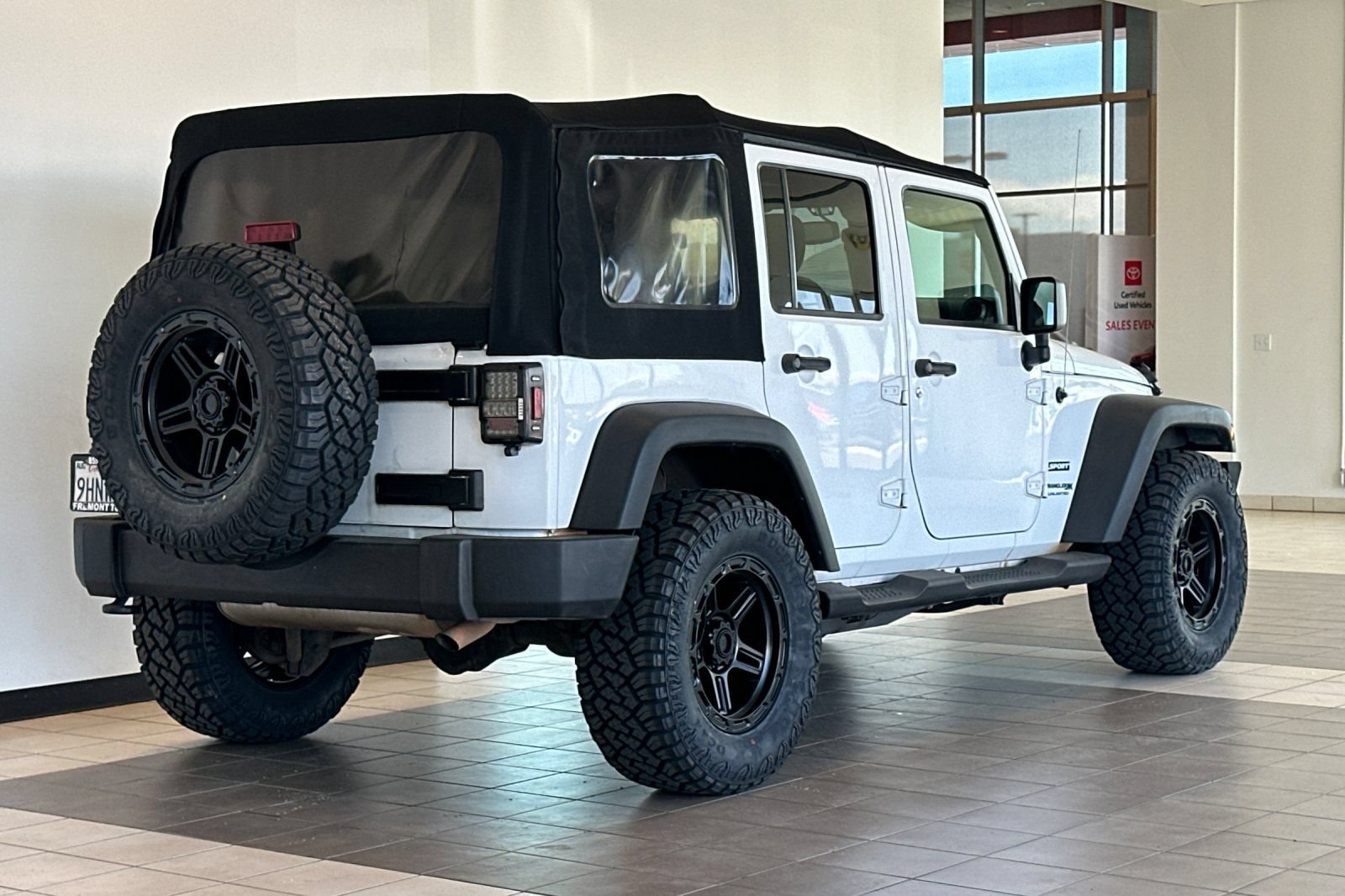 Used 2018 Jeep Wrangler Unlimited Sport S AWD/4WD image 4