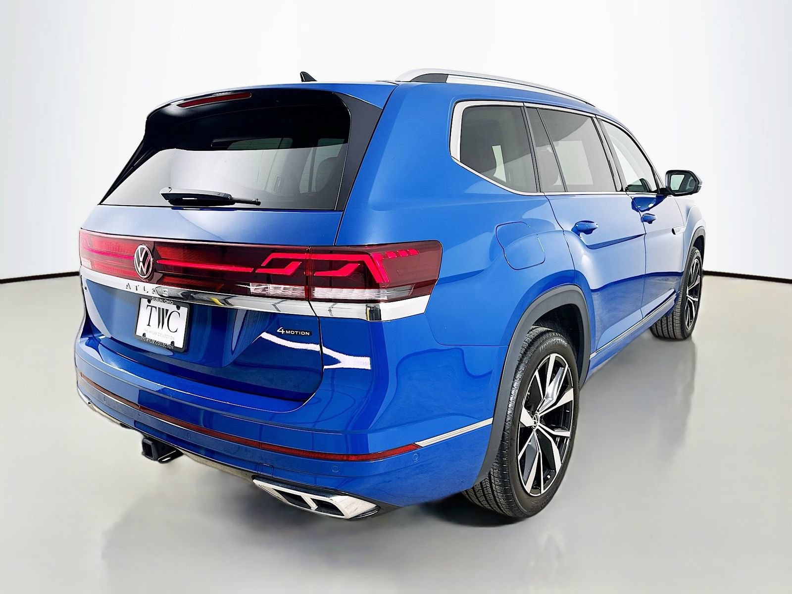 Used 2025 Volkswagen Atlas SEL Premium R-Line AWD/4WD image 5