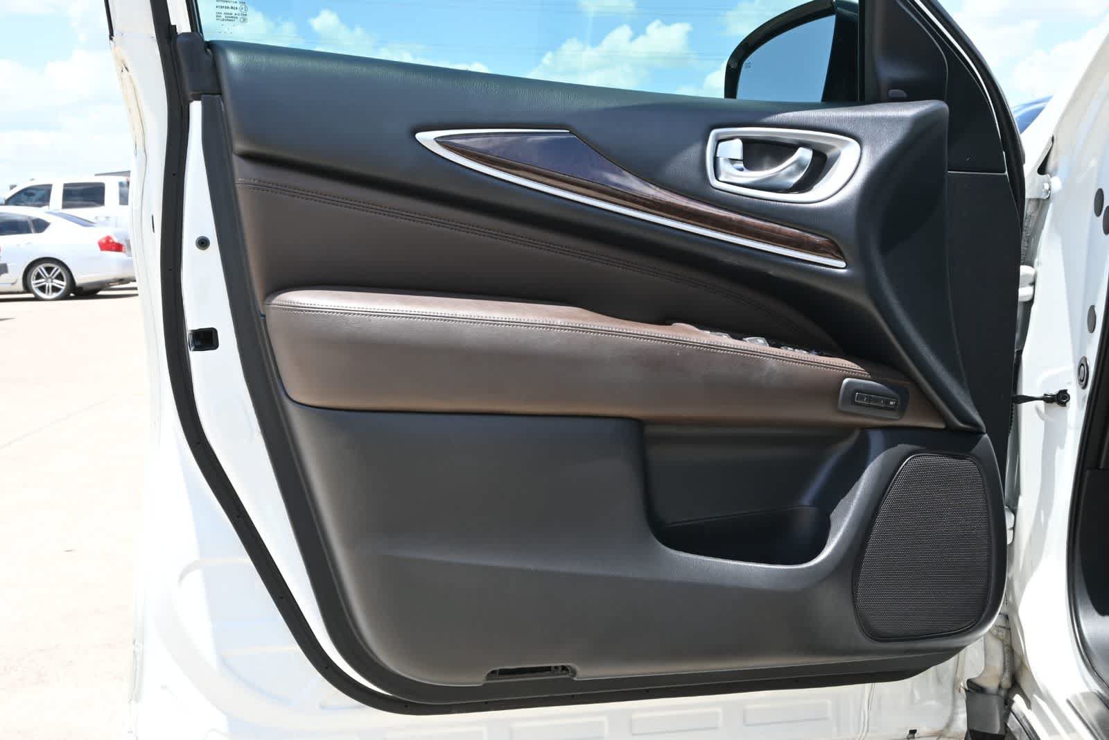 Used 2015 INFINITI QX60 FWD w/ Deluxe Touring Package image 18
