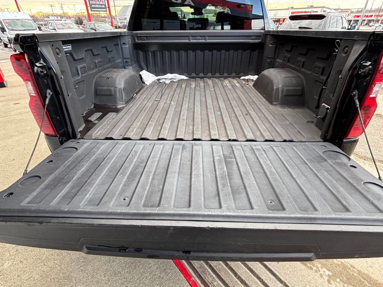 Used 2022 Chevrolet Silverado 1500 LT w/ Z71 Off-Road Package image 22