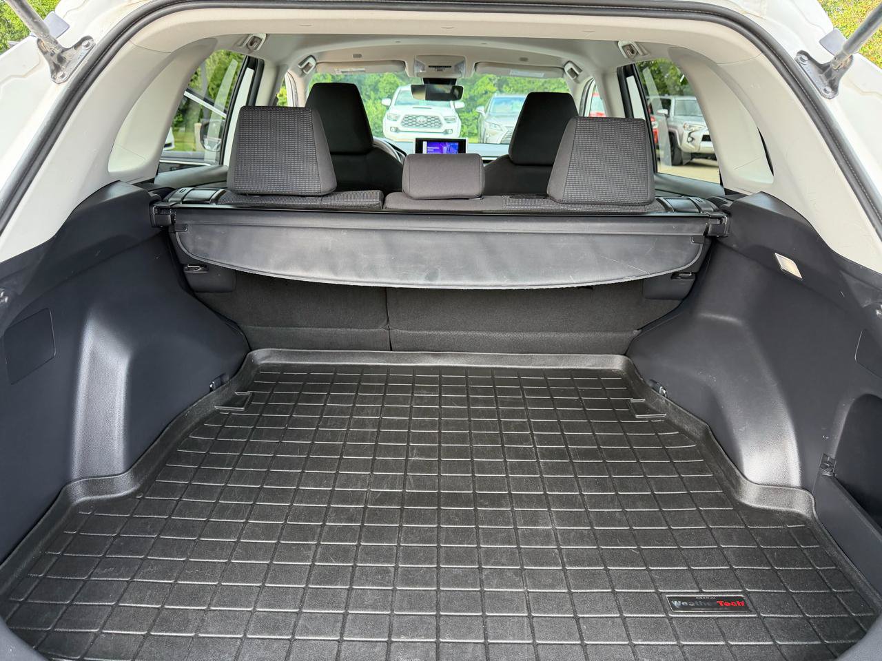 Used 2024 Toyota RAV4 LE AWD/4WD image 16