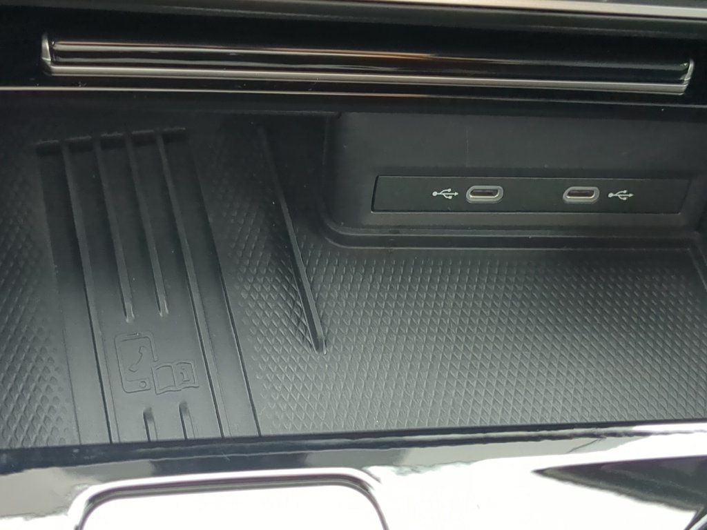 Certified 2025 Volkswagen Atlas Peak Edition SE AWD/4WD image 28