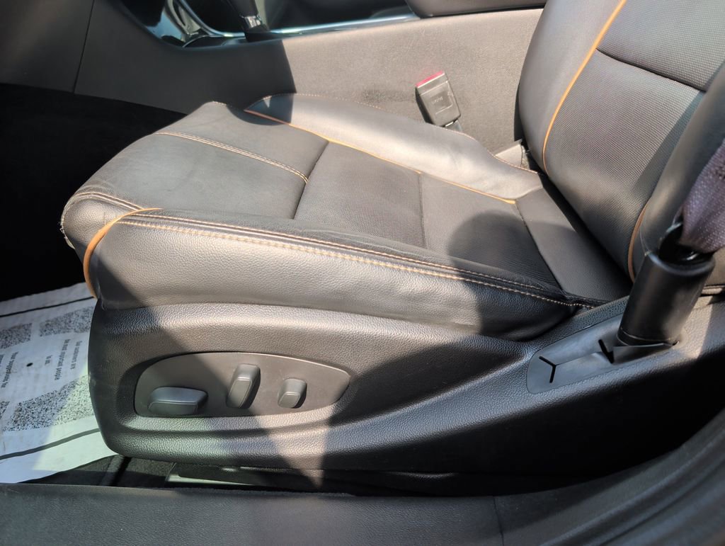 Used 2017 Chevrolet Impala Premier w/ Enhanced Convenience Package image 9